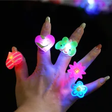 10 шт. милый мультяшный светодиодный мигающий перстень, креативные подарки для детей, эластичное резиновое кольцо, вечерние принадлежности, светящиеся игрушки, хорошее ювелирное изделие