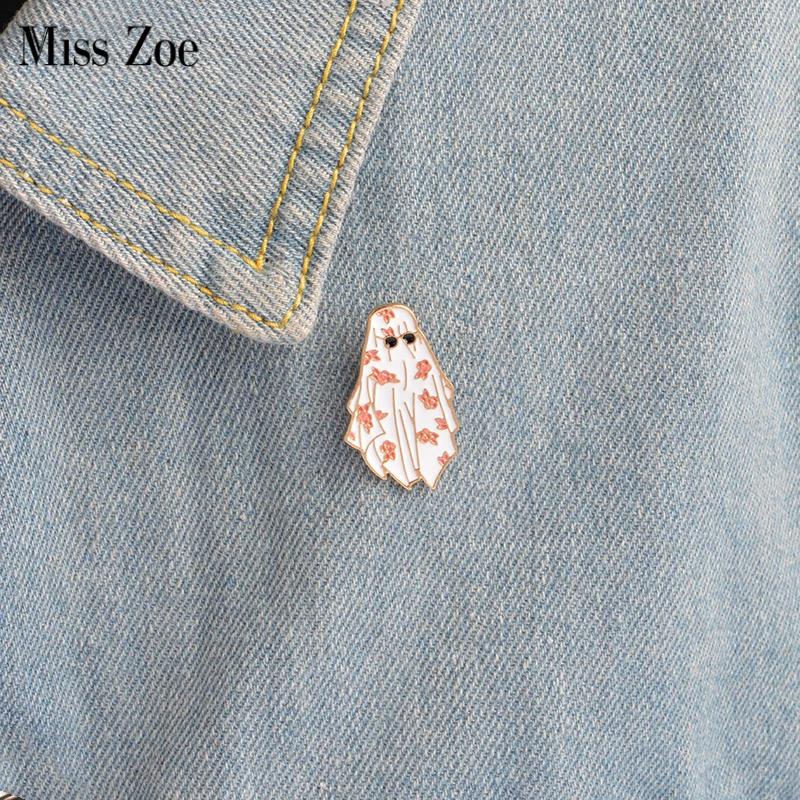 

Cartoon Halloween enamel pin Ghost flower robe pins badge Brooch Denim coat Pin Buckle Shirt Badge Gift for men women