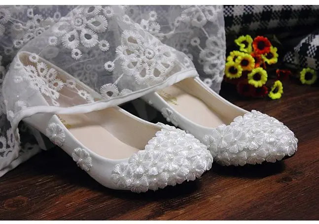 Средний каблук Свадебные туфли с кружевными цветами Белый Женская мода Весна-осень кружева brdial невест обувь леди сладкий вечерние кружевные туфли-лодочки