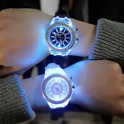 Силиконовые СВЕТОДИОДНЫЙ световой Модные женские защищенные часы Для женщин Для мужчин красочные спортивные наручные часы Для мужчин