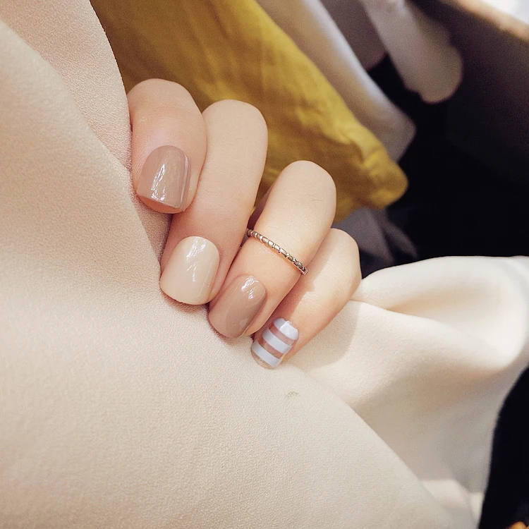 

Kakhi hit pure color with stripped pattern false nails 24pcs with glue cream pure color cute fake nails short full nail tips
