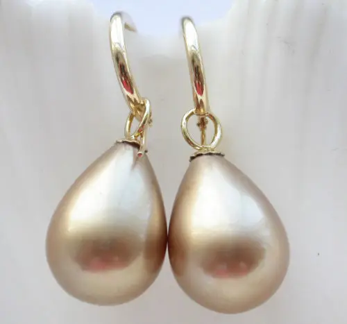 

A 20m drip champagne south sea shell pearl dangle earring