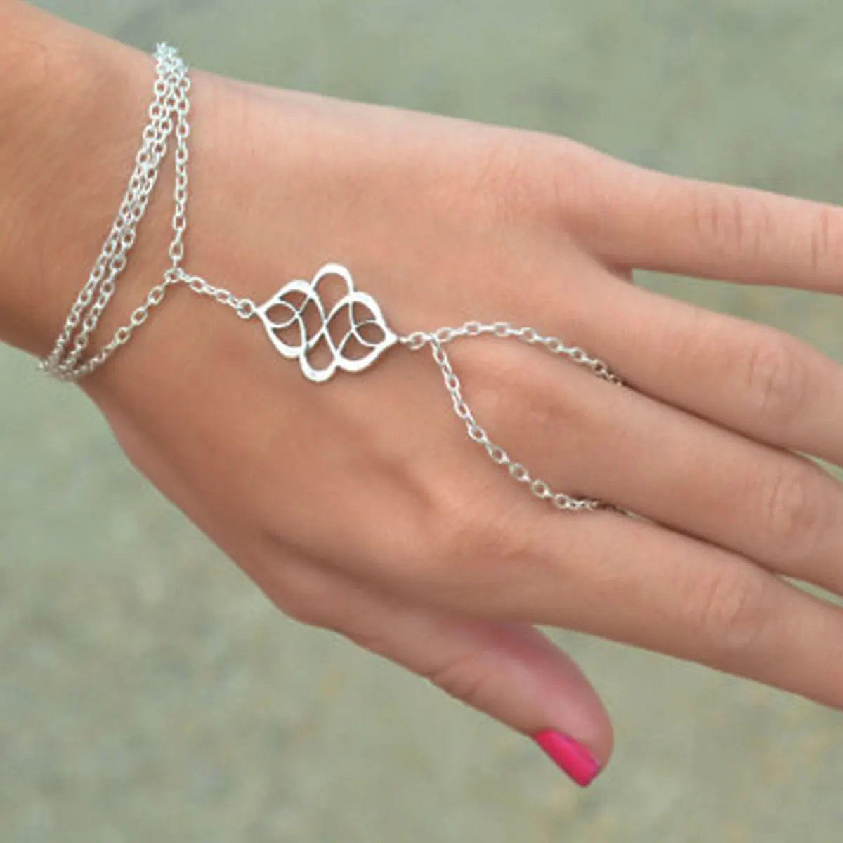 

Bohemian Fashion Metal Hollow Finger Bracelet Simple Layered Geometric Tassel Chain Bracelets for Women L011