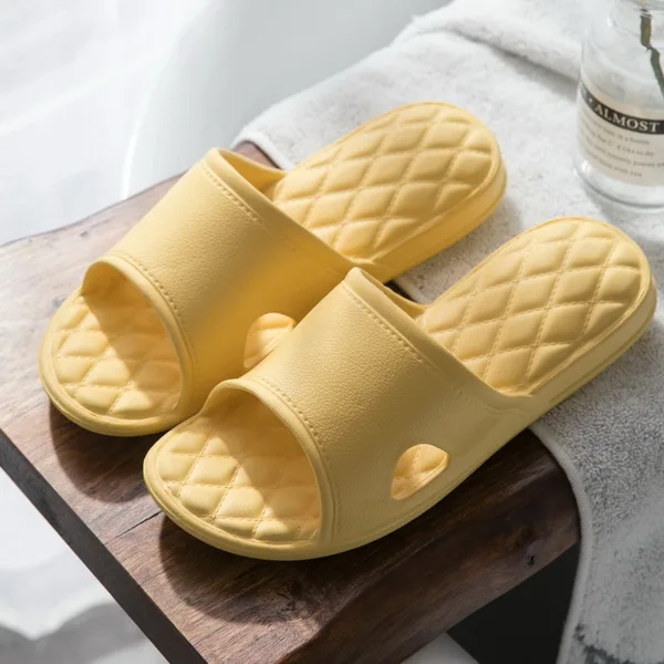 TZLDN модные, массажные пены Ванная комната; тапочки на нескользящей подошве для Простая душевая кабина сандали для помещений для мужчин и женщин - Цвет: Yellow