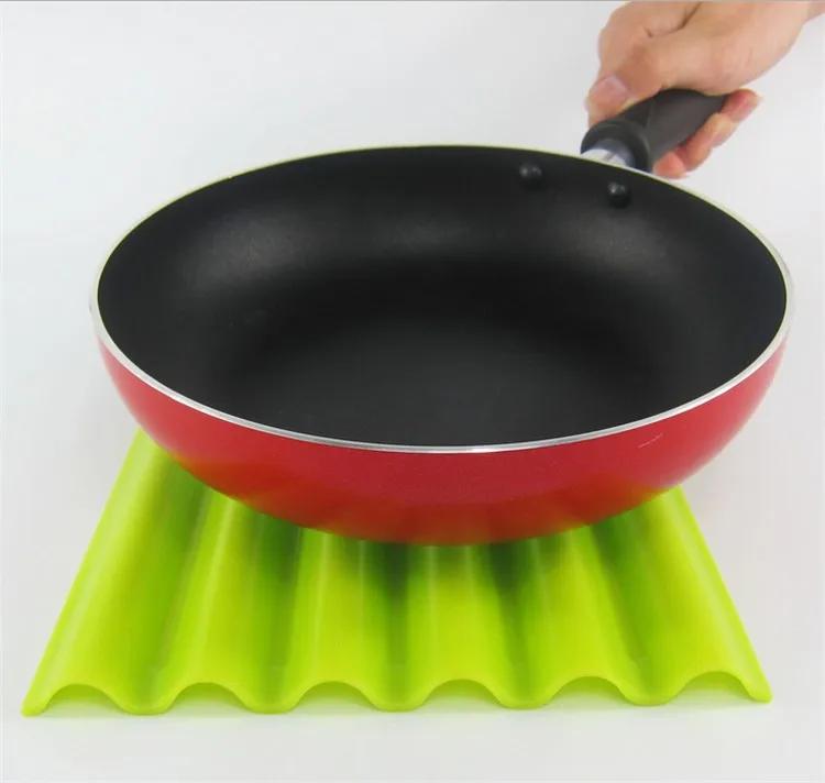 100 pcs Wavy square silicone placemats western cushion antiskid eat mat