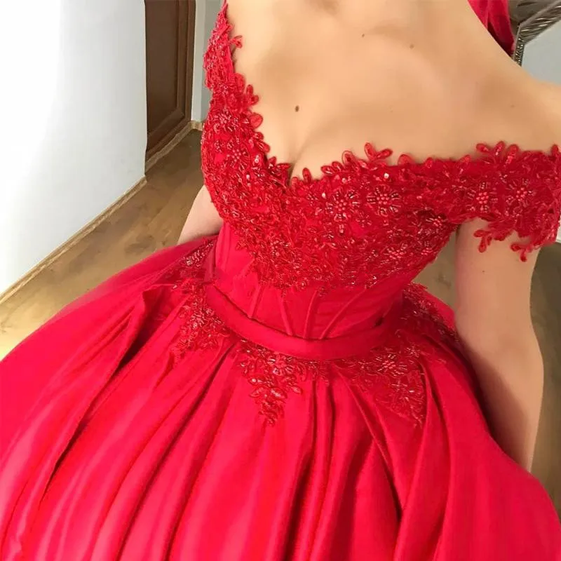 Скромное красное бальное платье с открытыми плечами платья для Quinceanera атласный