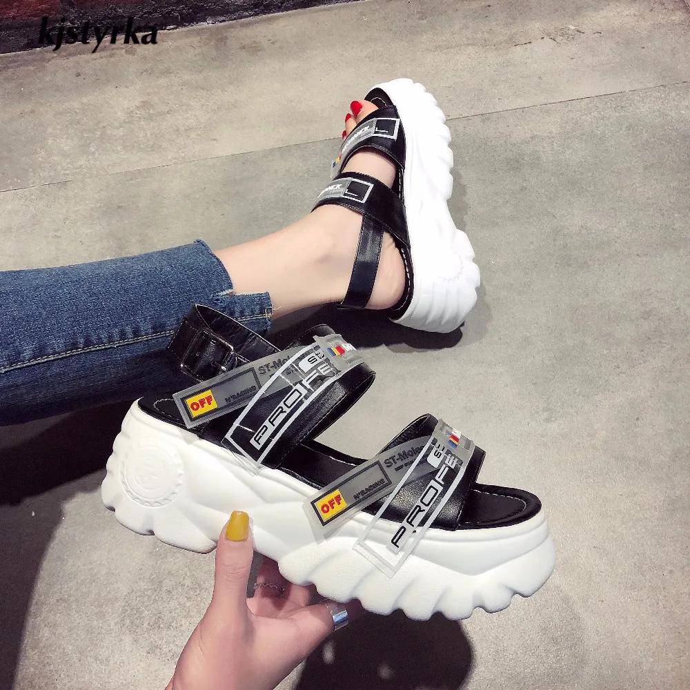 Chaussures femme; коллекция года; обувь на платформе; Цвет черный, белый; модные спортивные сандалии с пряжкой; летние женские босоножки на толстой подошве; sandalia feminina