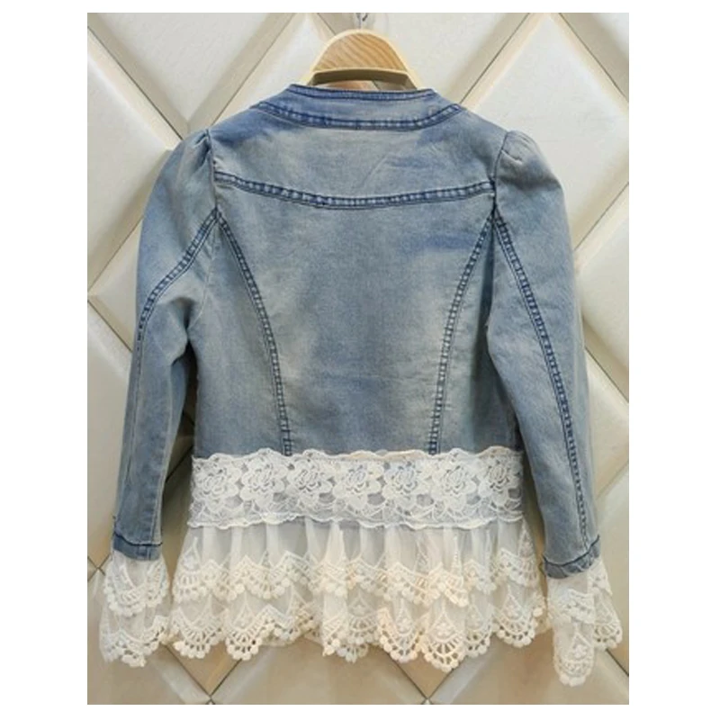 куртка джинсовая украшение кружевом. джинс и кружево. джинсовая сумка с кружевом своими. кружевные заплатки на джинсы. кружева под джинсу.