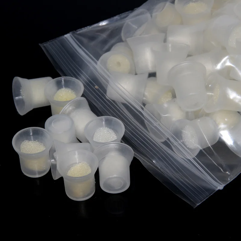 

100 pcs Plastic Disposable Ring Finger Ink Cups with Sponge For Permanent Makeup Eyebrow Lip Body Pigment Tattoo Ink Cups