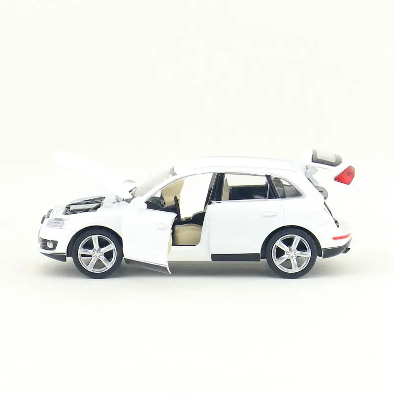 /Литье под давлением модель игрушки/1:32 Масштаб/Audi Q5 спортивный внедорожник автомобиль/тяга/звук и свет/Набор для обучения/подарок/Дети