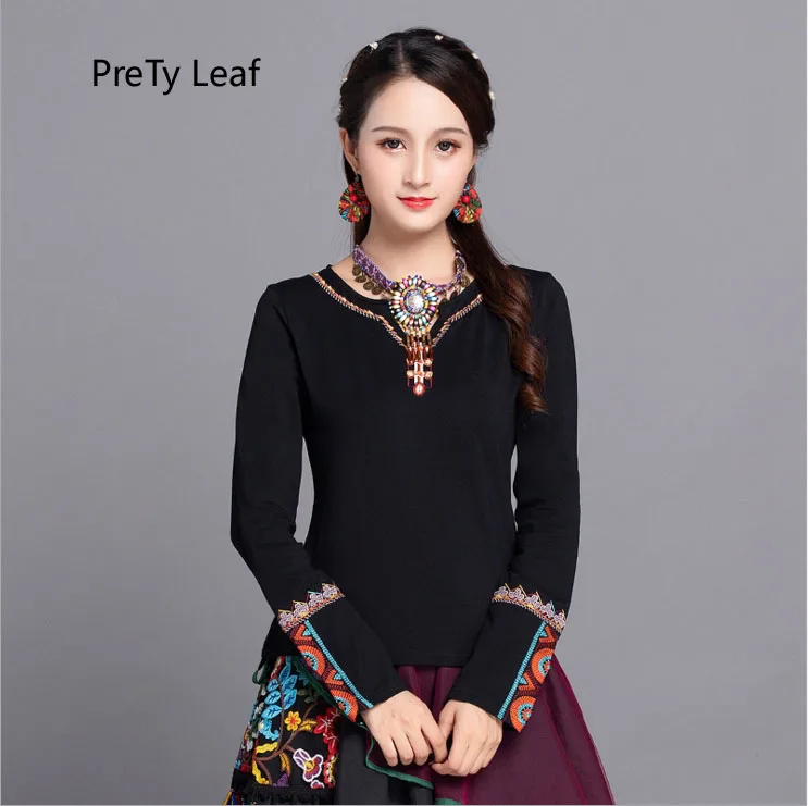 

2018 retro ethnic style V-neck long-sleeved slim embroidered T-shirt