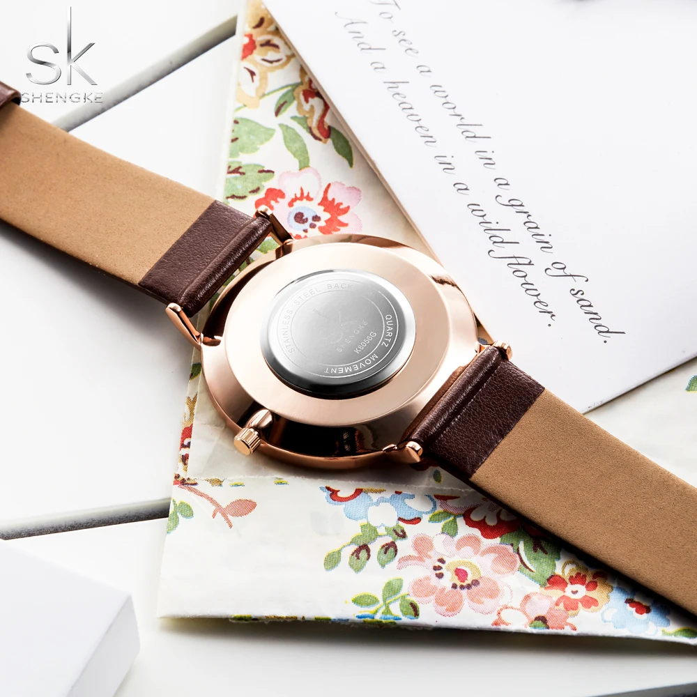 Shengke Пара часы набор для мужчин женские наручные часы Аналоговые коричневые Модные Простые кожаный ремешок Валентина Любовь Подарки на день рождения