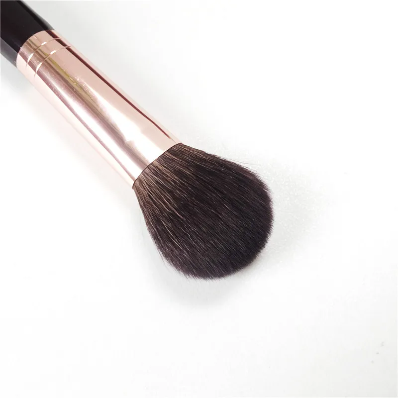 Charlotte Tilbury Blusher Brush _ 5