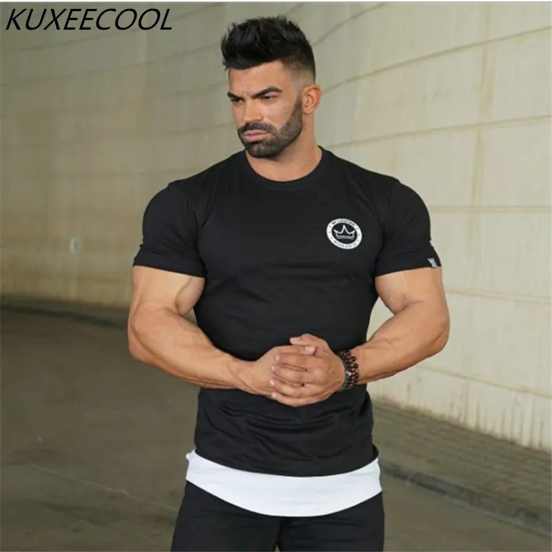 

2018 new short-sleeved casual stitching with a round collar style T-shirt.