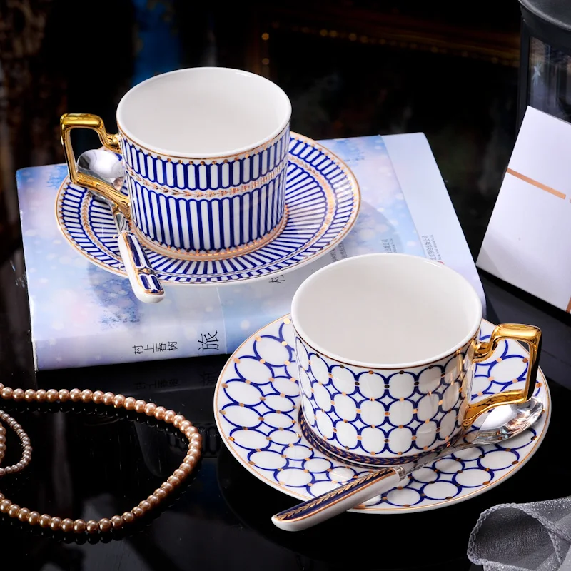Europe Ceramic coffee cup saucers set With Spoon Heat-resistan Handgrip Afternoon tea cups Water cup ware mugs Milk ceramics cup Europe Ceramic coffee cup saucers set With Spoon Heat-resistan Handgrip Afternoon tea cups Water cup ware mugs Milk ceramics cup