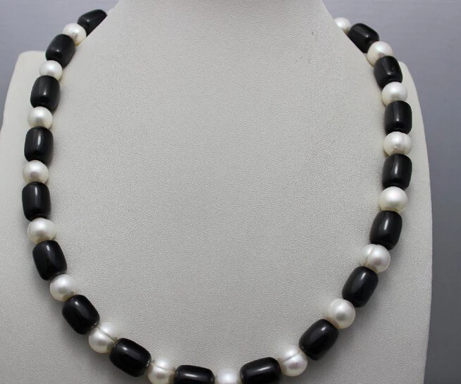 

huij 004858 White Freshwater pearl Necklace and black Agate 11x14mm metal clasp