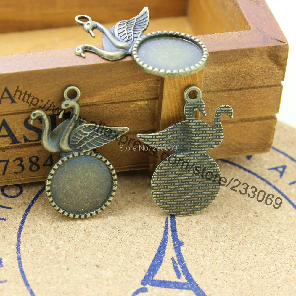 

20pcs/lot 2014 new arrival Vintage Bronze Metal Cameo mandarin duck 18mm Round Cabochon Pendant Settings Jewelry Charms H038