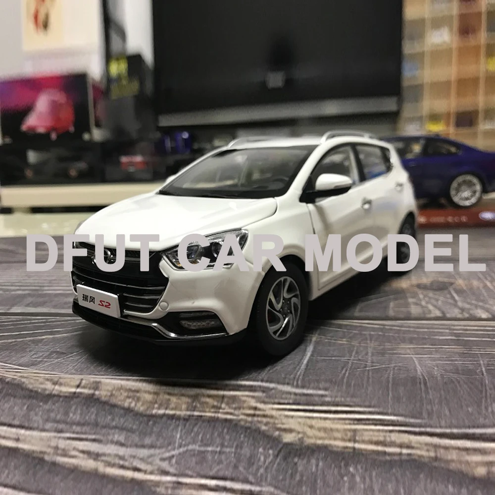 Литая модель автомобиля 1:18 JAC S2 из сплава игрушки для детей рождественские