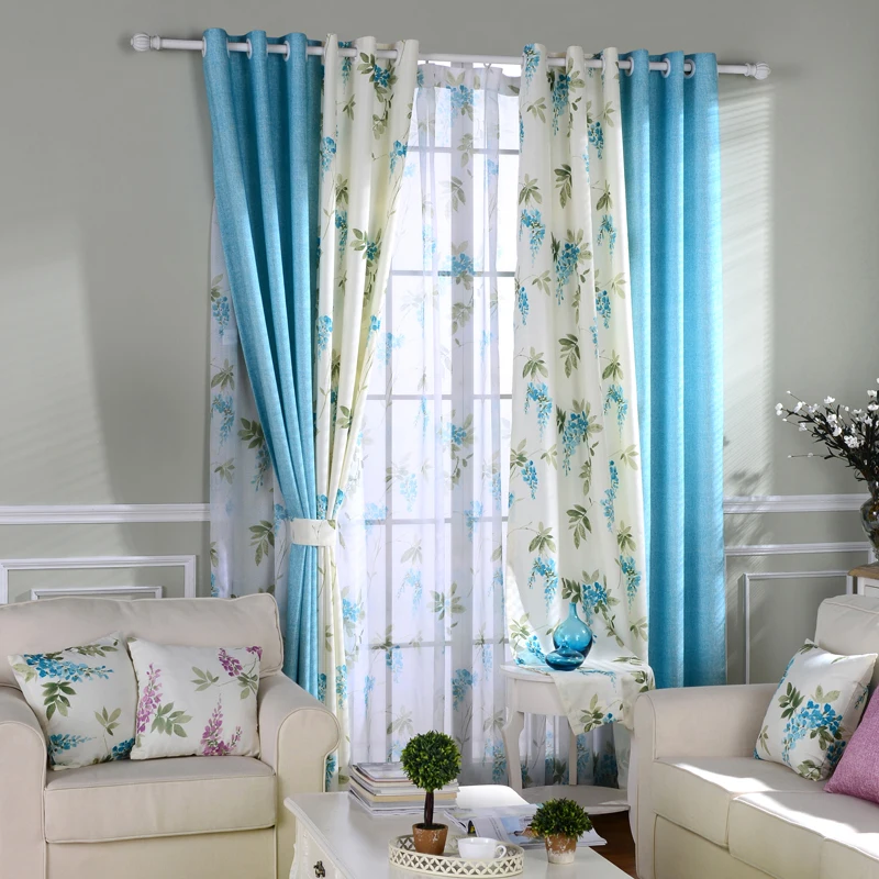 Шторы в голубую комнату. Голубая комната. Спальня в бирюзовом цвете. Сине голубые шторы. Голубые шторы в спальне.