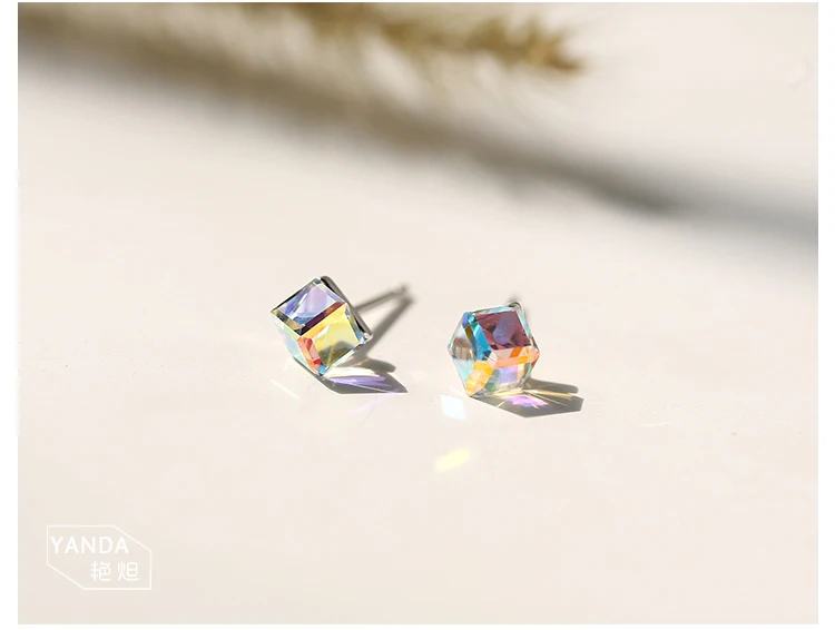 Geomentric square swarovski crystal stud earrings 01_01