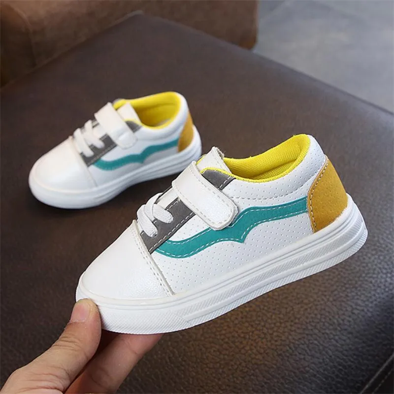 2018 الأطفال عارضة أحذية رياضية أزياء الاطفال الرياضة تشغيل مدرسة للبنات المراهقين بنين لينة شقة أحذية طفل أحذية