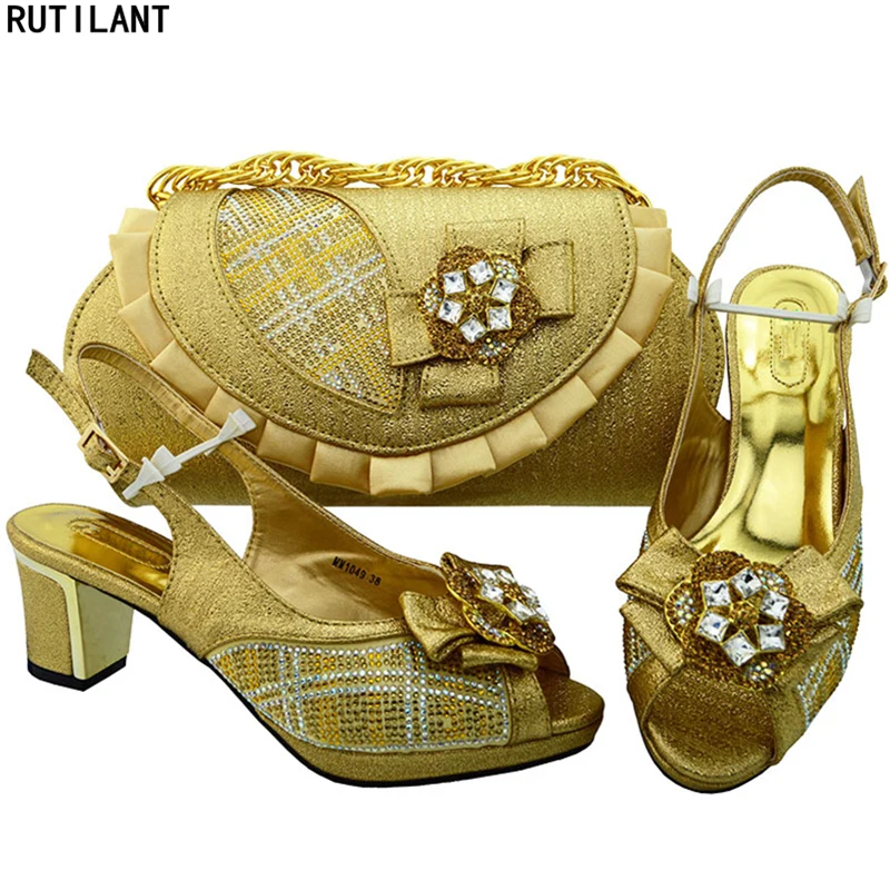 Hoge kwaliteit Vrouwen Schoenen en Tas In Italië Afrikaanse Bruiloft Schoen en Tas Set Versierd met Strass Nigeriaanse Party schoen Zak Hoge kwaliteit Vrouwen Schoenen en Tas In Italië Afrikaanse Bruiloft Schoen en Tas Set Versierd met Strass Nigeriaanse Party schoen Zak