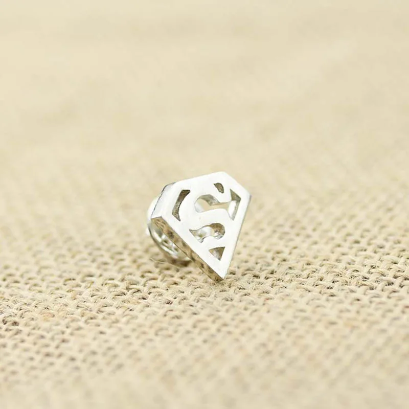 

Superman S logo Fashion Brooch Badges Decoration Pins Women Cute Brooches Badge Pin Jewelry New Unisex gifts