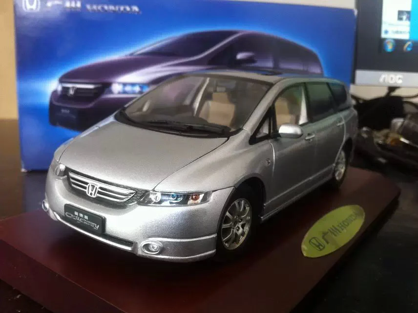 1:18 Honda Odyssey  MPV Old Style Out of Print MPV Van Baby-Sitter Vehicle Diecast Model Car Valuable Brinquedos Rare Collection