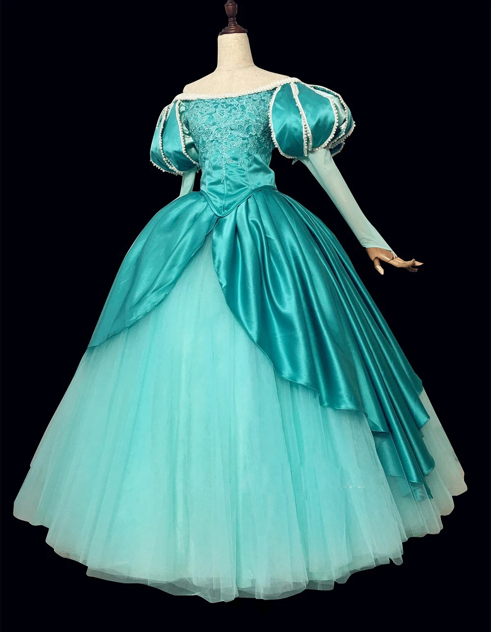 sweden traditional costume