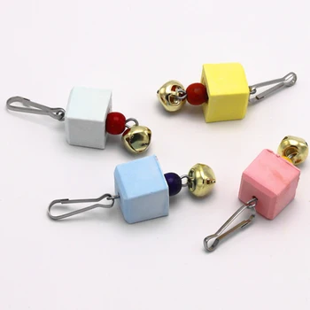 

4 pcs Parrot Toys Flower molar string Parrot toys Calcium Milk Grinding Stone Parrot Chew for Birds toys random color Supplies