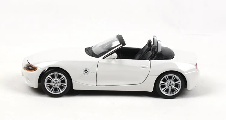 Bburago 1:24 Литой Сплав гоночный автомобиль модель игрушки для BMW Z4 Коллекция спортивных Металлический Игрушечный Автомобиль для мальчиков подарок с Оригинальная коробка