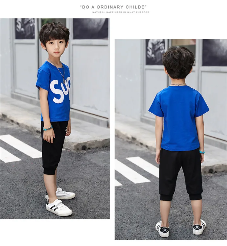 Одежда для маленьких мальчиков; комплект одежды для подростков; Летние Повседневные детские костюмы для мальчиков; хлопковая футболка с надписью; черные брюки; детская спортивная одежда