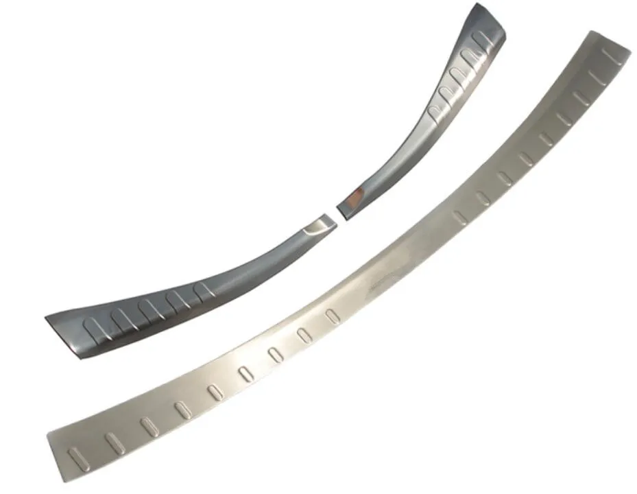 

Stainless Steel Rear Bumper Trunk Threshold Door Sill protect Outer Protector Cover Trim For toyota RAV4 XA40 2014 2015