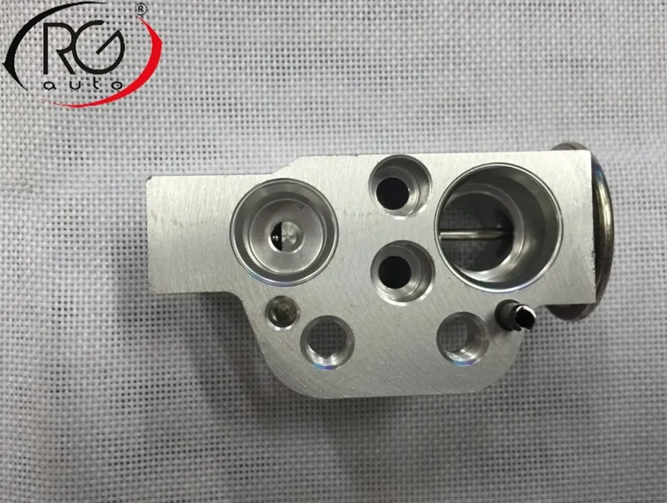 Auto AC expansion valve 1KD 820 679