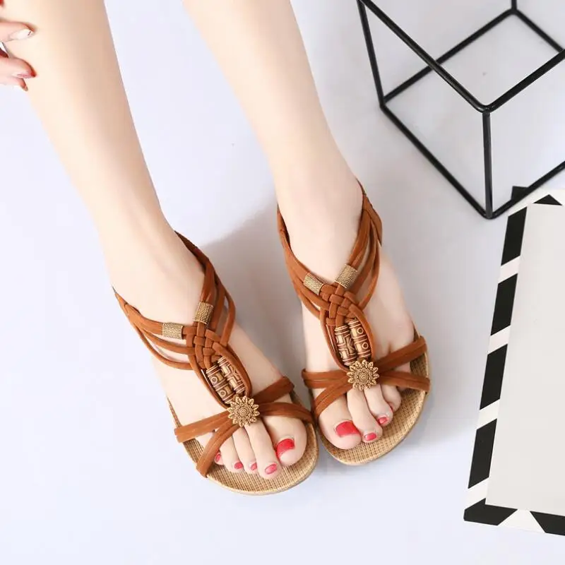 

Beach Sandals Woman 2019 summer bohemian flat fish mouth sandals Running women beaded hand-woven Roman sandals Large size 36-42