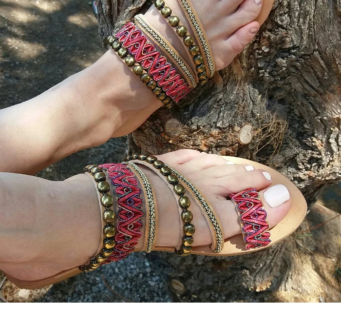 Летние сандалии тапочки на плоской подошве в богемном стиле Fame ветер пляжная обувь шипованных бисера Для женщин обувь