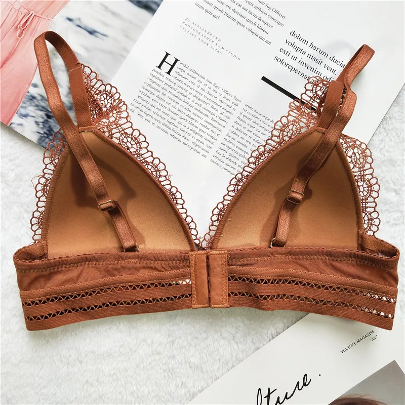 Women Thin Bras French Style Bralette Lace Wireless Triangle Cup Women Lingerie Soft Bra Seamless Underwear Deep V Lingerie