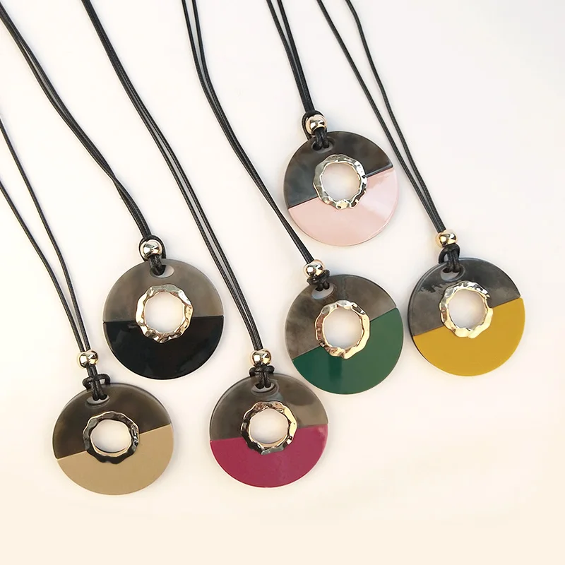 Guanlong Classic Fashion Acrylic Necklace Women With Big Resin Round Geometric Pink Pendant Long Leather Chains Necklace Jewelry (1)