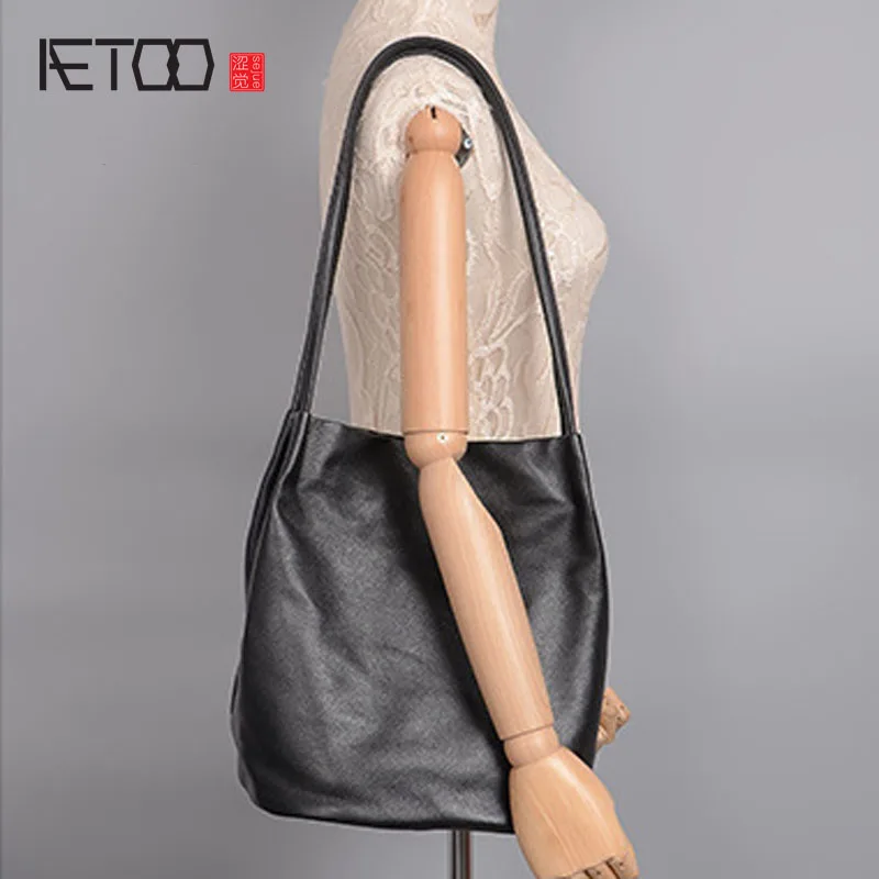 

AETOO New leather buckets fashion casual simple simple color first layer of leather shoulder Messenger bag