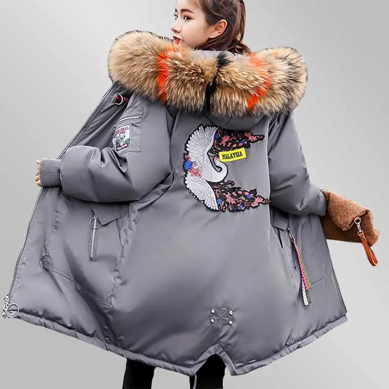 Большие размеры, модная Свободная Женская пуховая хлопковая куртка, парка с вышивкой, длинное пальто с капюшоном и меховым воротником, плотное хлопковое пальто Casaco feminino 75 - Цвет: gray