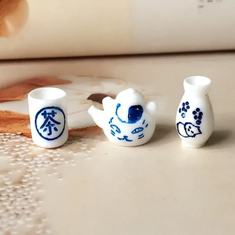 

6pcs/set Japanese Style Kawaii Cat Tea Cup Burn Bottle 1:12 Dollhouse Miniature Blue And White Tea Set Pot Cups Resin Crafts DIY