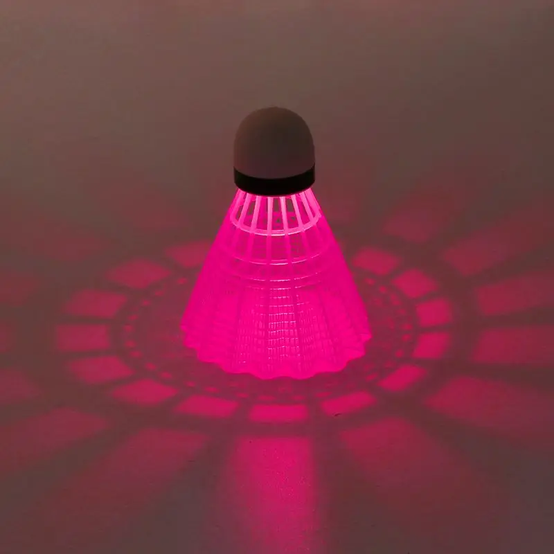 4 шт. цветной пластик светодиодный световой бадминтон темно светящийся в темноте освещение Волан