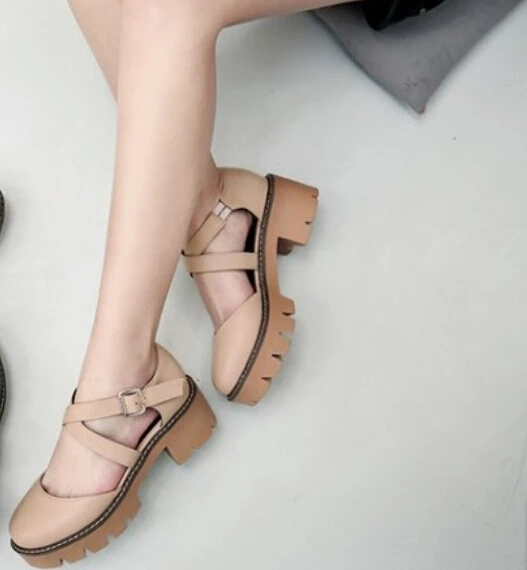 

Baotou sandals female midfielder summer college wind thick with thick bottom wild school girls shoes tide 2017 British wind