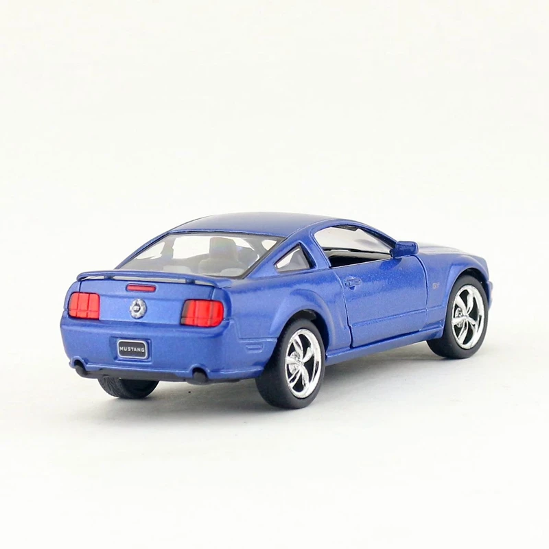 1:38 Масштаб/2006 Ford Mustang GT игрушечный автомобиль KiNSMART литая модель открывающиеся