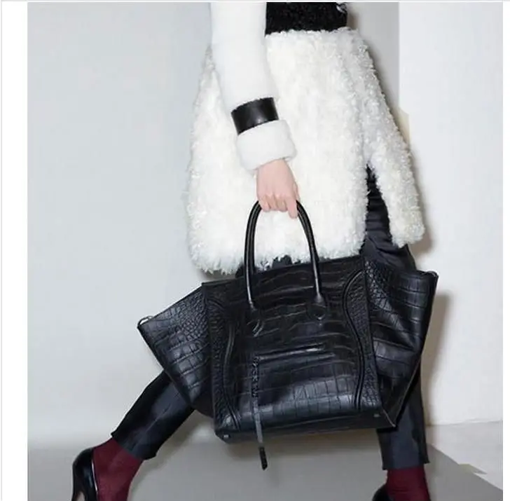 Wholesale of high-grade phantom bats bag smiley leather crocodile grain female handbag |