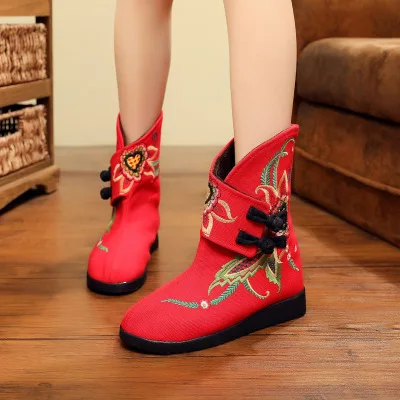 

2018 winter new national wind embroidered shoes old Beijing cloth shoes plus velvet warm boots children thick cotton