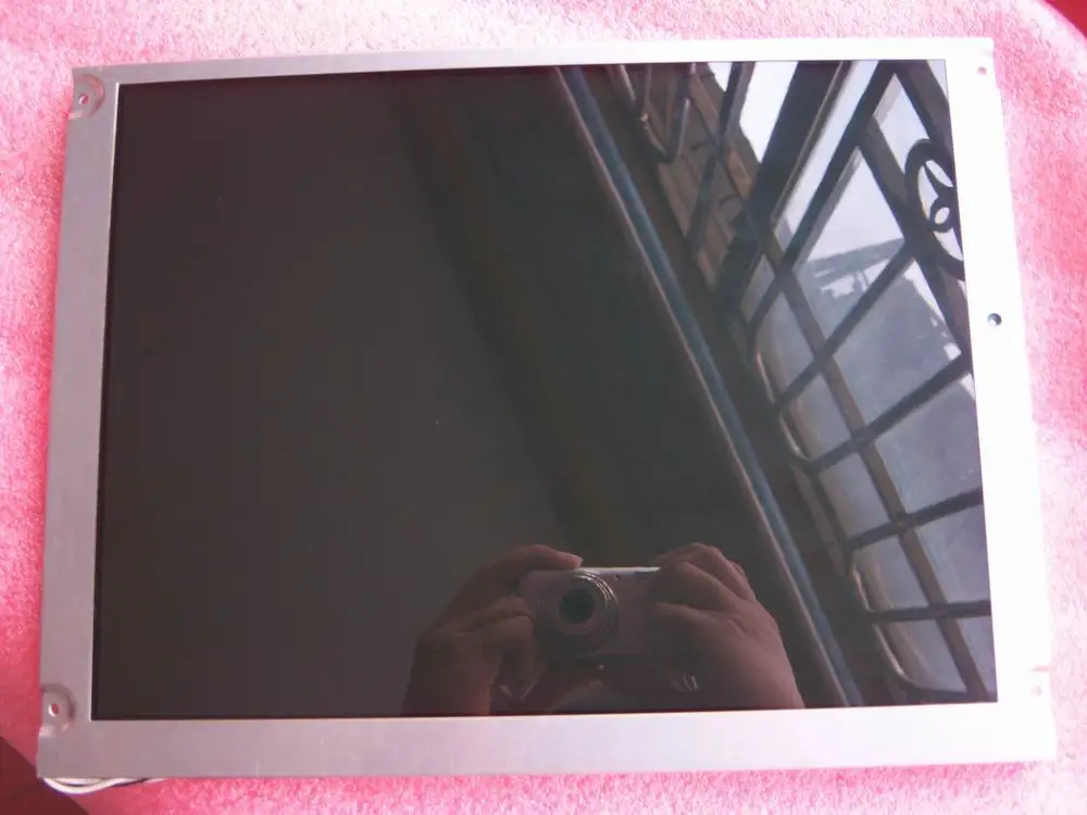 

12.1" tft Lcd NL8060BC31-17D used condition , tested ok .