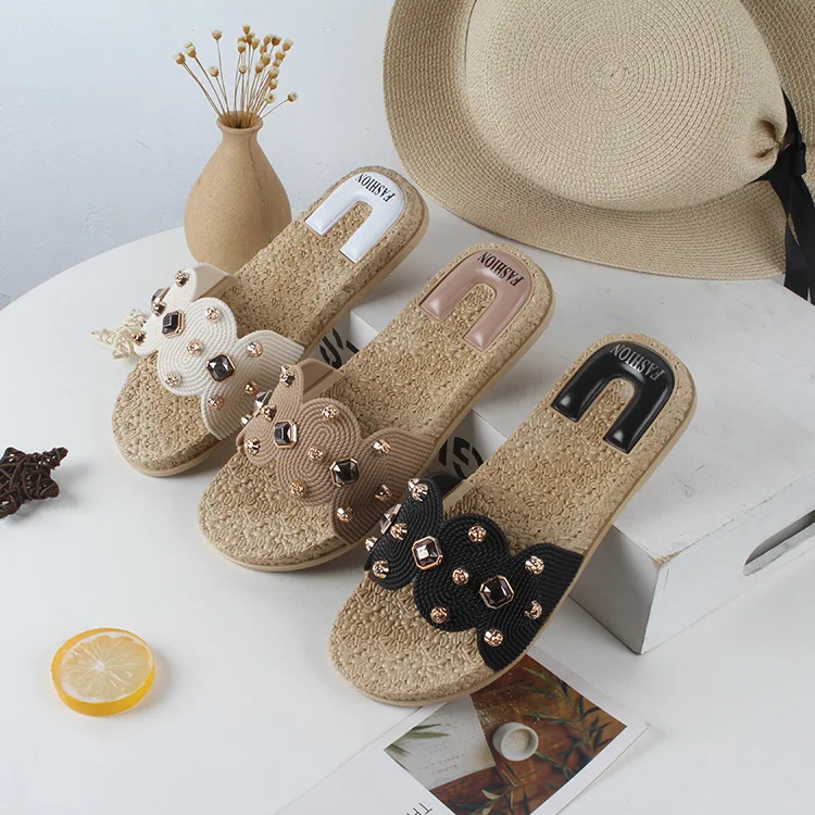 

Summer Flat-heeled Pearl Drill Slippers Comfortable Sandals Fashion Outdoor Beach Shoes