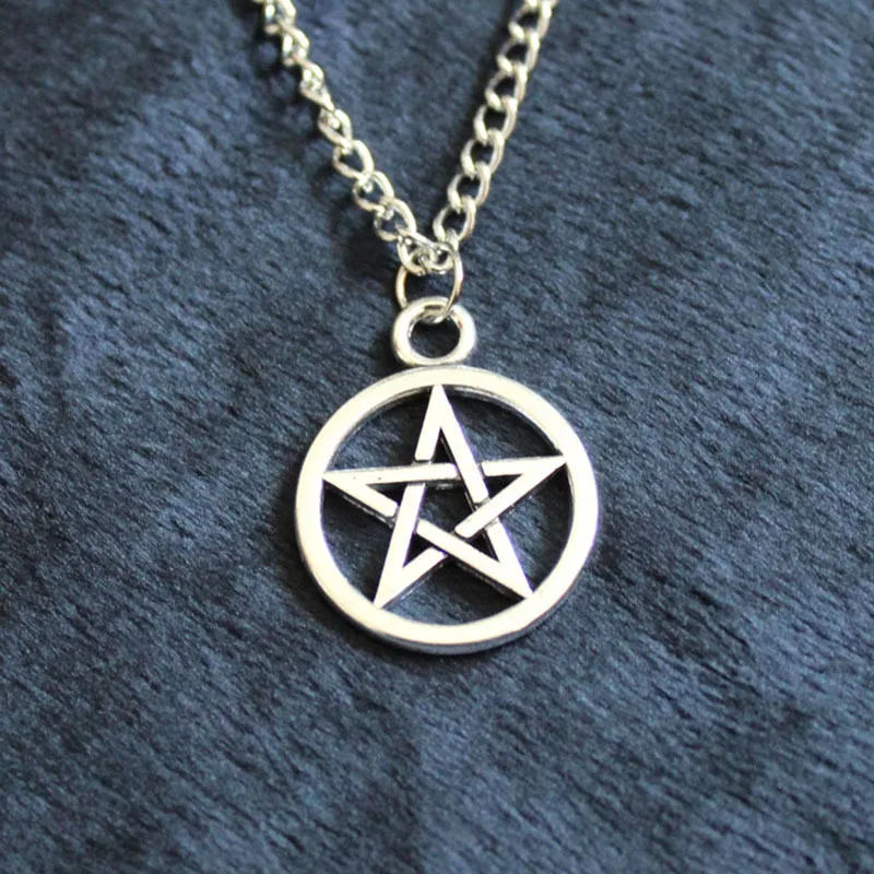 

Pentagon Necklace of Retro Evil Power Explosive Sweater Chain