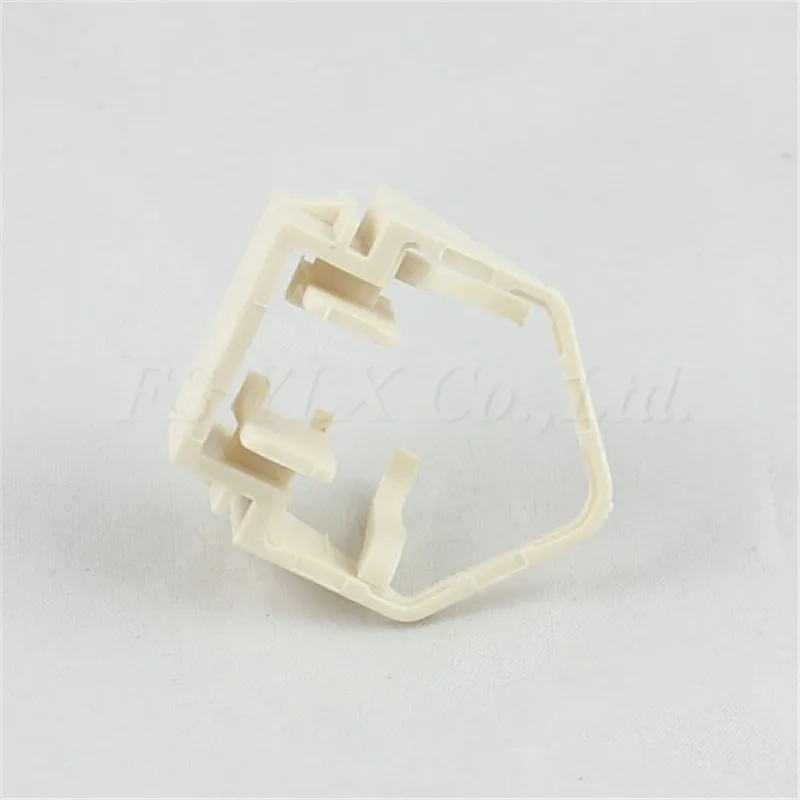 

50pcs/lot New HID xenon bulbs H1 holder/ HID xenon bulb H1 high beam base/socket/adaptor for Ford Mondeo free shipping!